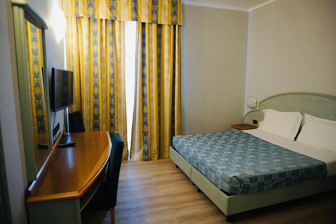Hotel Europa Milano Rosate Exterior photo