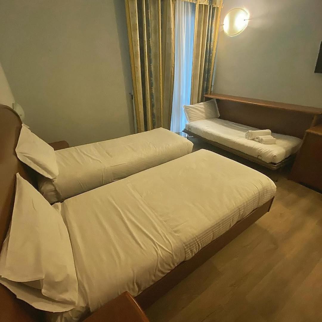 Hotel Europa Milano Rosate Exterior photo